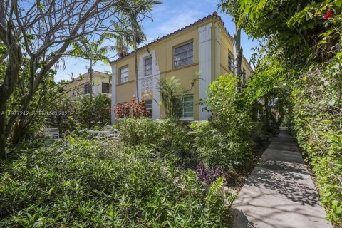 Copropriété à vendre à Miami Beach, Floride: 2 chambres, 104.98 m2 № 2079252 - photo 27