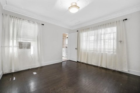 Copropriété à vendre à Miami Beach, Floride: 2 chambres, 104.98 m2 № 2079252 - photo 11