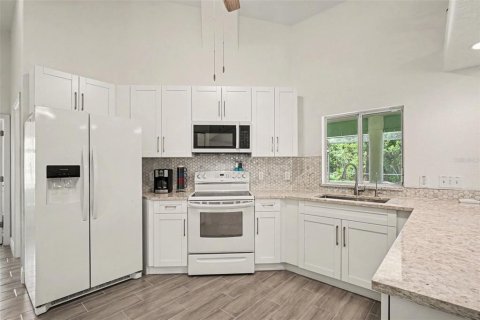 House in Lehigh Acres, Florida 3 bedrooms, 133.87 sq.m. № 2356124 - photo 8