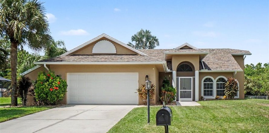 House in Lehigh Acres, Florida 3 bedrooms, 133.87 sq.m. № 2356124
