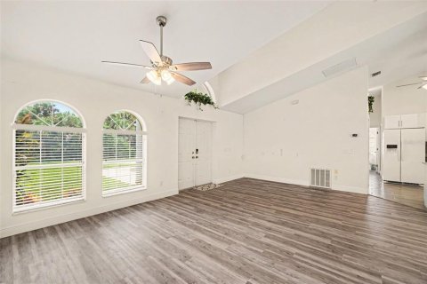 House in Lehigh Acres, Florida 3 bedrooms, 133.87 sq.m. № 2356124 - photo 3