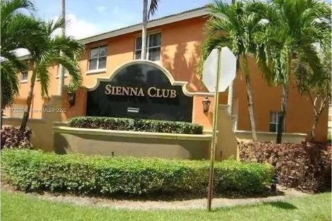 Adosado en alquiler en Lauderhill, Florida, 3 dormitorios, 144.93 m2 № 1922579 - foto 1