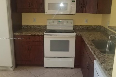 Adosado en alquiler en Lauderhill, Florida, 3 dormitorios, 144.93 m2 № 1922579 - foto 4