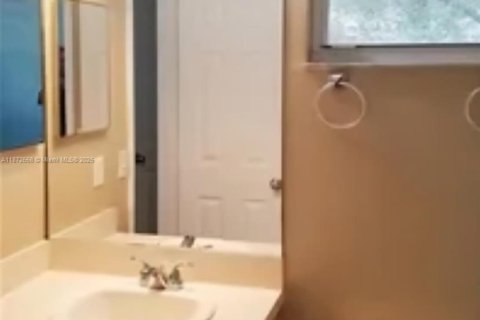 Adosado en alquiler en Lauderhill, Florida, 3 dormitorios, 144.93 m2 № 1922579 - foto 9