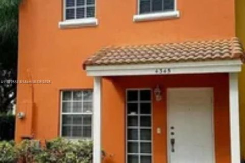 Adosado en alquiler en Lauderhill, Florida, 3 dormitorios, 144.93 m2 № 1922579 - foto 2