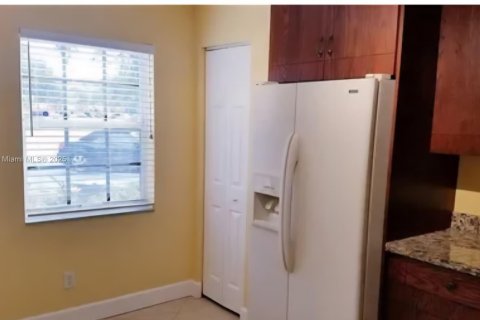 Adosado en alquiler en Lauderhill, Florida, 3 dormitorios, 144.93 m2 № 1922579 - foto 5