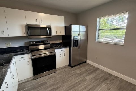 Condominio en alquiler en Punta Gorda, Florida, 2 dormitorios, 107.12 m2 № 1872854 - foto 3