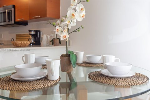 Condo in Miami, Florida, 1 bedroom  № 2037529 - photo 18