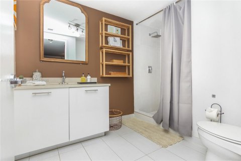 Condo in Miami, Florida, 1 bedroom  № 2037529 - photo 28