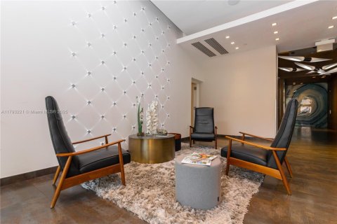 Condo in Miami, Florida, 1 bedroom  № 2037529 - photo 2