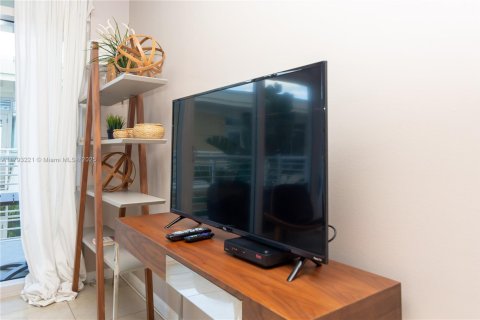 Condo in Miami, Florida, 1 bedroom  № 2037529 - photo 23