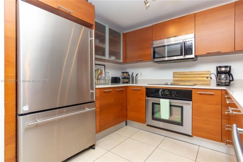 Condo in Miami, Florida, 1 bedroom  № 2037529 - photo 6