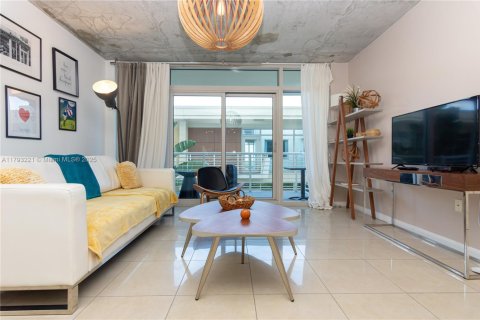 Condo in Miami, Florida, 1 bedroom  № 2037529 - photo 22