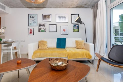 Condo in Miami, Florida, 1 bedroom  № 2037529 - photo 13