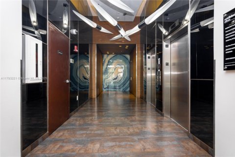 Condo in Miami, Florida, 1 bedroom  № 2037529 - photo 3