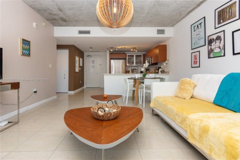 Condo in Miami, Florida, 1 bedroom  № 2037529 - photo 14
