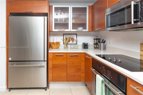 Condo in Miami, Florida, 1 bedroom  № 2037529 - photo 9