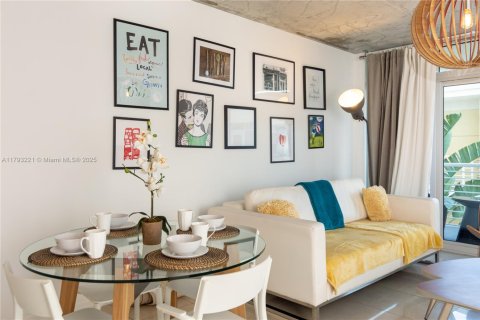 Condo in Miami, Florida, 1 bedroom  № 2037529 - photo 19