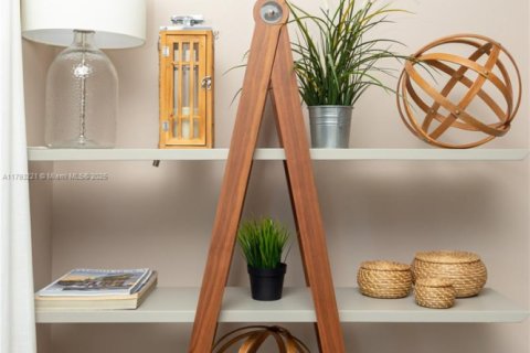 Condo in Miami, Florida, 1 bedroom  № 2037529 - photo 17