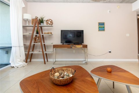 Condo in Miami, Florida, 1 bedroom  № 2037529 - photo 16