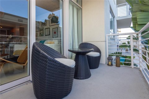 Condo in Miami, Florida, 1 bedroom  № 2037529 - photo 26