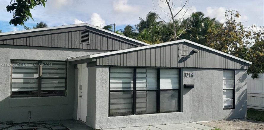 Casa en North Miami Beach, Florida 3 dormitorios, 110 m2 № 1801002