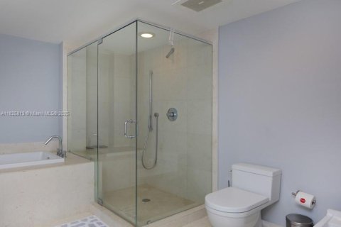 Condo in Miami, Florida, 2 bedrooms № 1962291 - photo 13