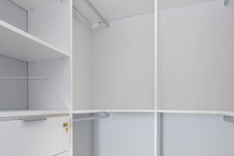 Condo in Miami, Florida, 2 bedrooms № 1962291 - photo 15