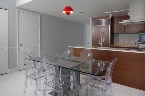 Condo in Miami, Florida, 2 bedrooms № 1962291 - photo 8