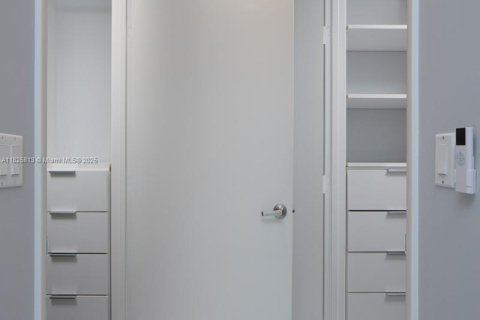 Condo in Miami, Florida, 2 bedrooms № 1962291 - photo 14