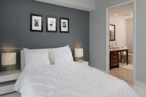 Condo in Miami, Florida, 2 bedrooms № 1962291 - photo 18