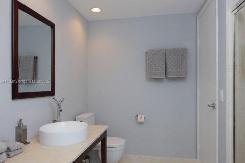Condo in Miami, Florida, 2 bedrooms № 1962291 - photo 20