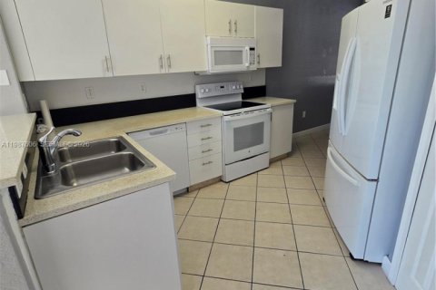 Villa ou maison à vendre à Doral, Floride: 4 chambres, 164.99 m2 № 2048924 - photo 8