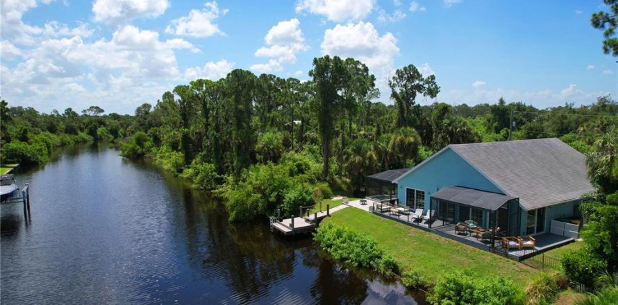 Casa en Port Charlotte, Florida 3 dormitorios, 184.78 m2 № 2280046