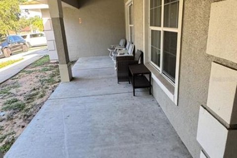 House in Clermont, Florida 3 bedrooms, 184.97 sq.m. № 2389187 - photo 2