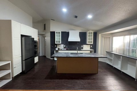 House in Clermont, Florida 3 bedrooms, 184.97 sq.m. № 2389187 - photo 3