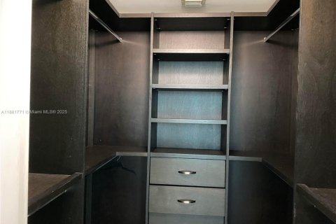 Condominio en alquiler en Miami, Florida, 2 dormitorios, 122.17 m2 № 1978662 - foto 23