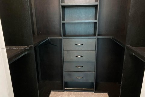 Condominio en alquiler en Miami, Florida, 2 dormitorios, 122.17 m2 № 1978662 - foto 24