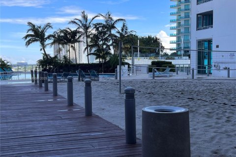 Condominio en alquiler en Miami, Florida, 2 dormitorios, 122.17 m2 № 1978662 - foto 30