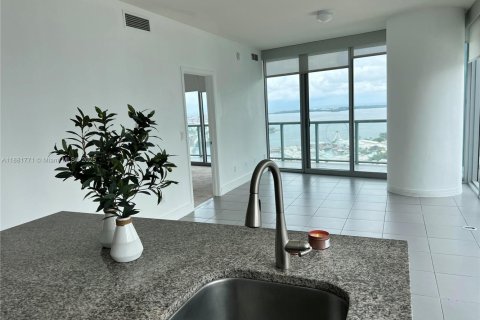 Condominio en alquiler en Miami, Florida, 2 dormitorios, 122.17 m2 № 1978662 - foto 5