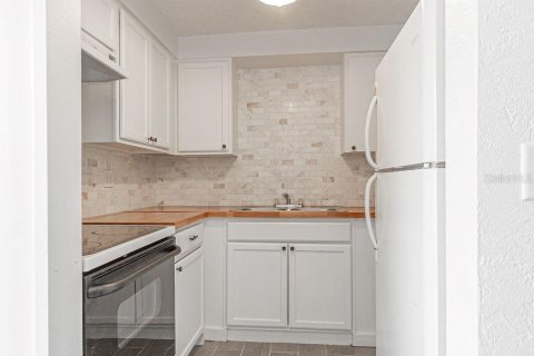 Townhouse in South Daytona, Florida 2 bedrooms, 89.19 sq.m. № 1773421 - photo 7