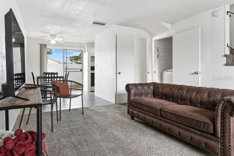 Townhouse in South Daytona, Florida 2 bedrooms, 89.19 sq.m. № 1773421 - photo 2