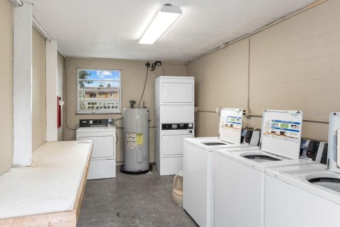 Townhouse in South Daytona, Florida 2 bedrooms, 89.19 sq.m. № 1773421 - photo 13