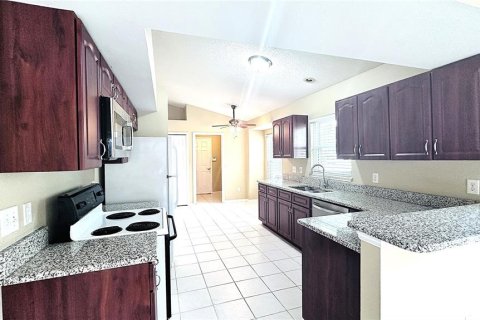 Villa ou maison à louer à Clermont, Floride: 3 chambres, 146.79 m2 № 2166956 - photo 16