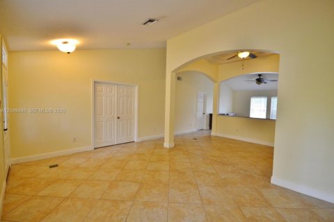 Villa ou maison à louer à Loxahatchee Groves, Floride: 3 chambres, 181.25 m2 № 2263103 - photo 12
