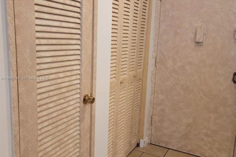 Copropriété à louer à Miami, Floride: 1 chambre, 84.45 m2 № 2081183 - photo 3
