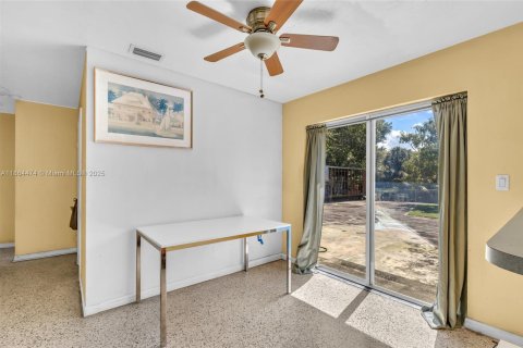 House in Miami Gardens, Florida 3 bedrooms, 118.36 sq.m. № 1892601 - photo 12