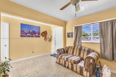 House in Miami Gardens, Florida 3 bedrooms, 118.36 sq.m. № 1892601 - photo 10