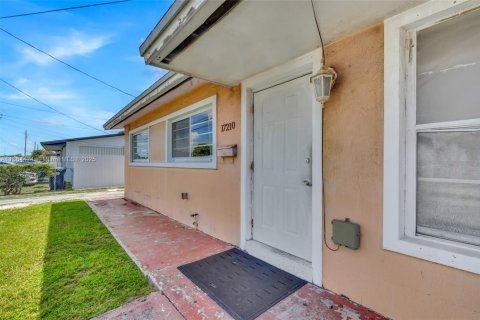 House in Miami Gardens, Florida 3 bedrooms, 118.36 sq.m. № 1892601 - photo 6