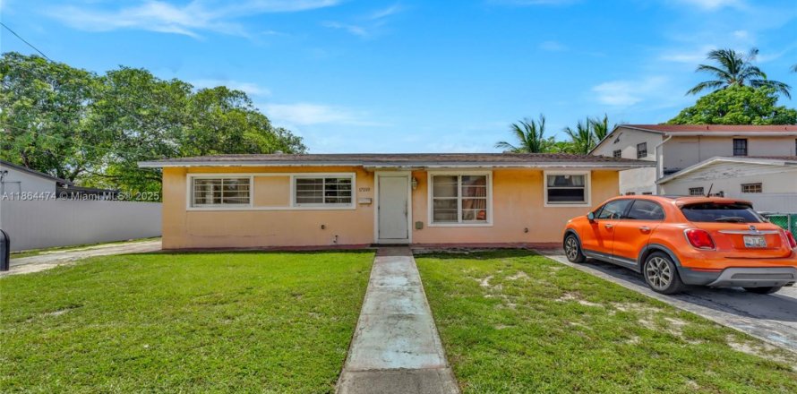 House in Miami Gardens, Florida 3 bedrooms, 118.36 sq.m. № 1892601